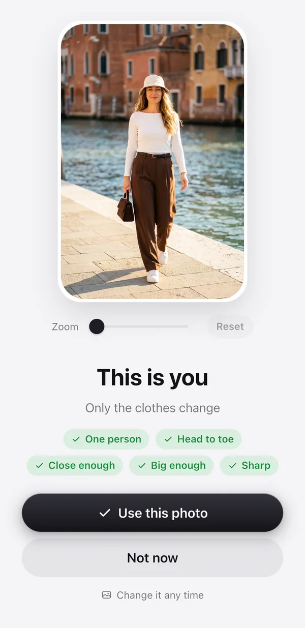 Wearbird's mirror photo check: a woman in Venice, with One person, Head to toe, Close enough, Big enough and Sharp all ticked